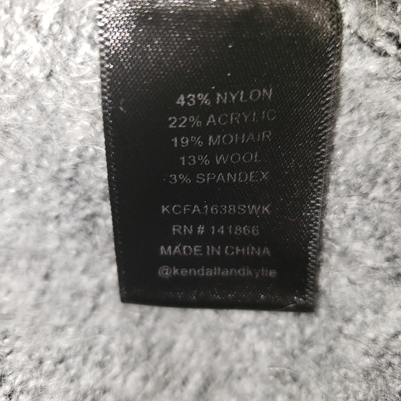 NWOT Kendall & Kylie turtleneck sweater - Picture 3 of 4